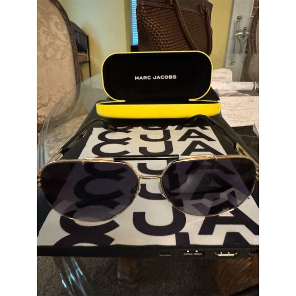 Marc Jacobs Unisex Square Sunglasses Black Gradient Lens UV400 - Picture 3 of 14